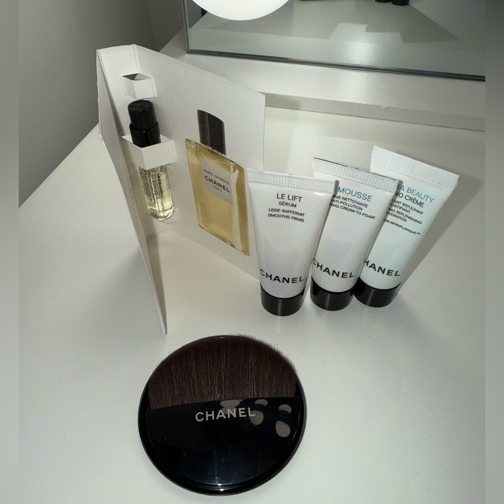Chanel brush and sample bundle